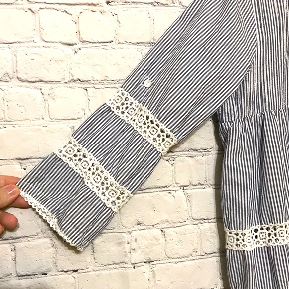 Rose and Rose Tie-Front Blouse - Picture 4 of 10